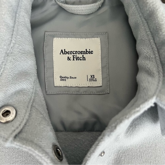 Abercrombie and Fitch light blue shacket XS - Picture 3 of 4